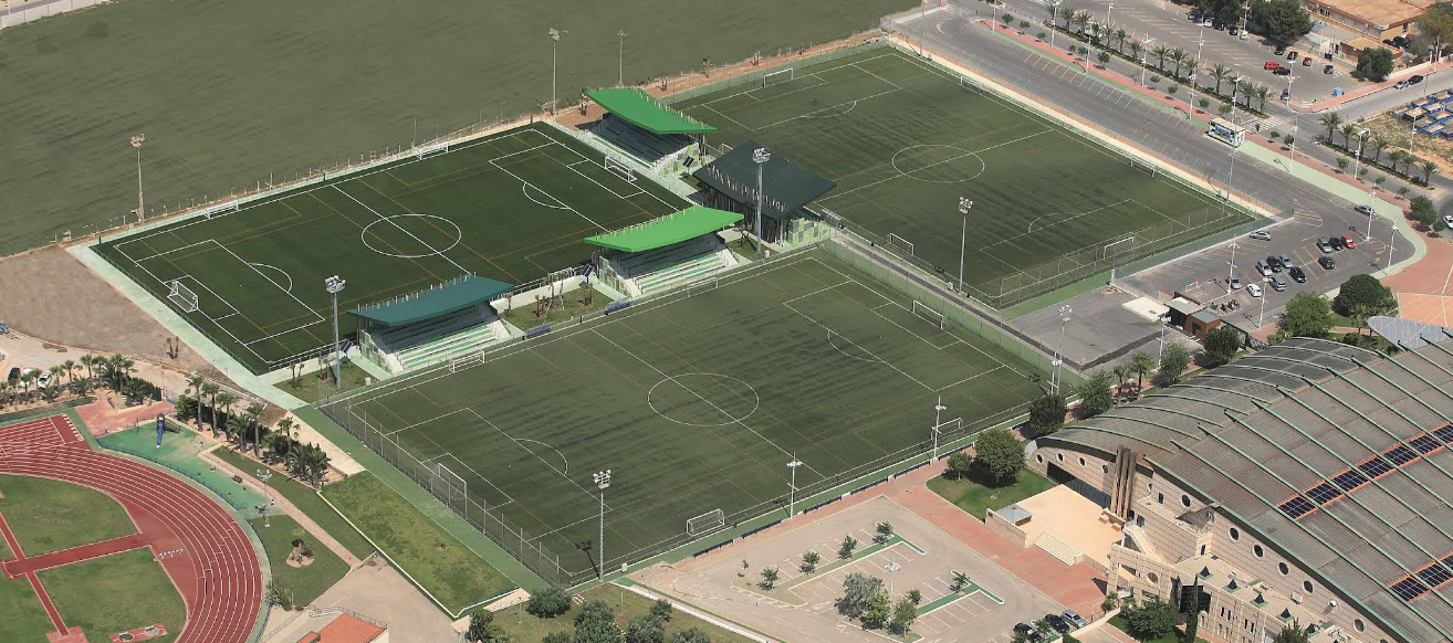 Linnulennult 3 jalgpalli platsi ja staadion