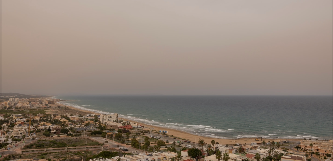 Rannajoonel taevas tolmupilved